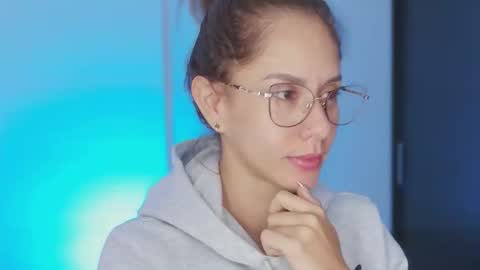 Julia Schedule 10 pm to 4  am GTM-5 online show from September 2025 01:38:01 PM