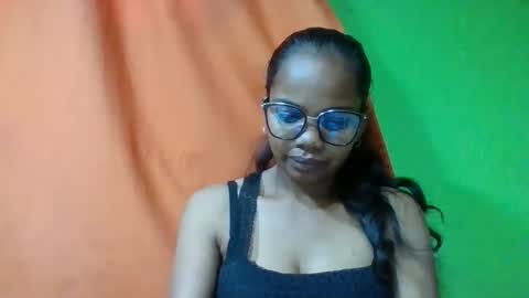juliah02 online show from May 2026 07:37:02 AM