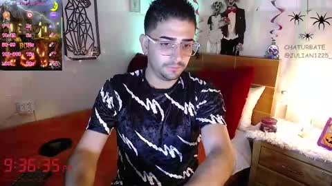 Julian online show from October 2025 02:35:01 AM