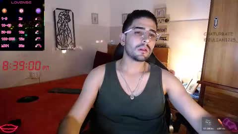 Julian online show from November 2025 01:38:02 AM