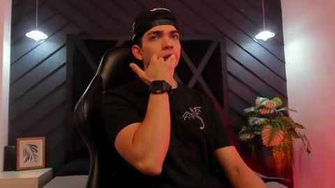 JULIAN  online show from January 2026 11:25:01 AM