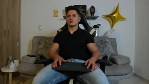 Snapshot of julian_wallace chatting on October 2025 06:16:02 PM julian_wallace online show from October 2025 06:16:02 PM