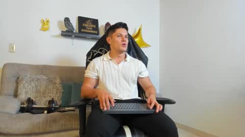 Snapshot of julian_wallace chatting on October 2025 12:54:01 AM julian_wallace online show from October 2025 12:54:01 AM