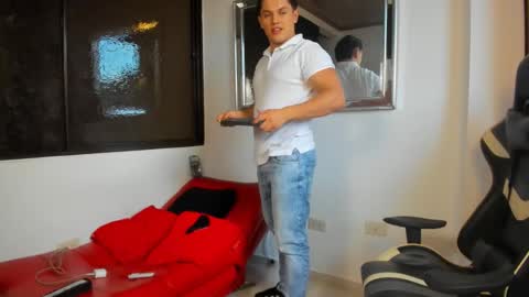 julian_wallace online show from February 2026 09:46:01 PM