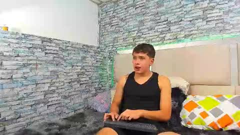 Snapshot of julian_wolf18 chatting on September 2025 01:12:02 PM julian online show from September 2025 01:12:02 PM