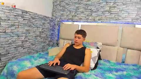 Snapshot of julian_wolf18 chatting on October 2025 03:11:02 PM julian online show from October 2025 03:11:02 PM