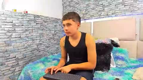 Snapshot of julian_wolf18 chatting on October 2025 06:09:02 PM julian online show from October 2025 06:09:02 PM