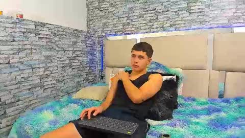 Snapshot of julian_wolf18 chatting on October 2025 03:25:02 PM julian online show from October 2025 03:25:02 PM