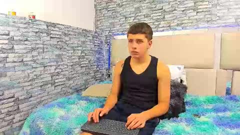 Snapshot of julian_wolf18 chatting on October 2025 04:30:01 PM julian online show from October 2025 04:30:01 PM