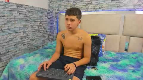 Snapshot of julian_wolf18 chatting on October 2025 04:08:02 PM julian online show from October 2025 04:08:02 PM