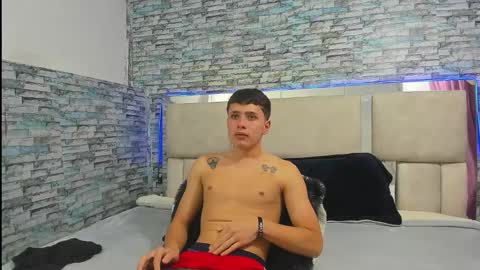 Snapshot of julian_wolf18 chatting on November 2025 05:58:02 PM julian online show from November 2025 05:58:02 PM