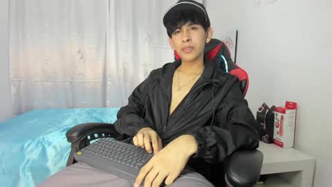 Julian online show from May 2026 07:07:02 PM