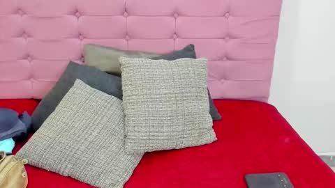 Juliana online show from November 2025 01:10:02 PM