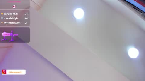 Snapshot of julianna_saenz chatting on December 2024 05:55:01 PM Juliana online show from December 2024 05:55:01 PM