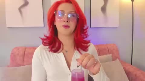 Snapshot of julianna_saenz chatting on September 2025 08:44:02 PM Juliana online show from September 2025 08:44:02 PM