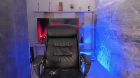 Snapshot of juliasprouse_ chatting on December 2024 05:52:02 PM Julias online show from December 2024 05:52:02 PM