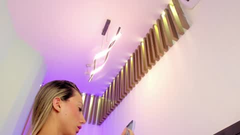 Snapshot of juliasprouse_ chatting on December 2024 02:57:02 PM Julias online show from December 2024 02:57:02 PM