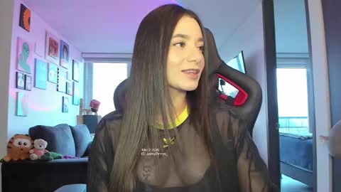 Snapshot of julidavila chatting on March 2026 10:38:01 PM Jeimy Help me to reach 100 thumbs up online show from March 2026 10:38:01 PM