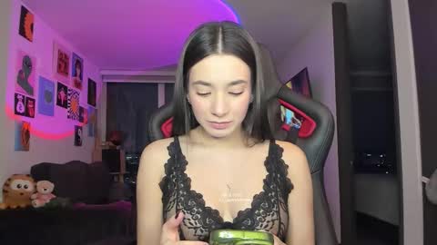 Snapshot of julidavila chatting on March 2026 12:07:01 AM Jeimy Help me to reach 100 thumbs up online show from March 2026 12:07:01 AM