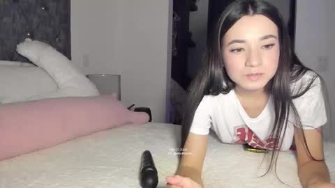 Snapshot of julidavila chatting on March 2026 12:06:02 AM Jeimy Help me to reach 100 thumbs up online show from March 2026 12:06:02 AM