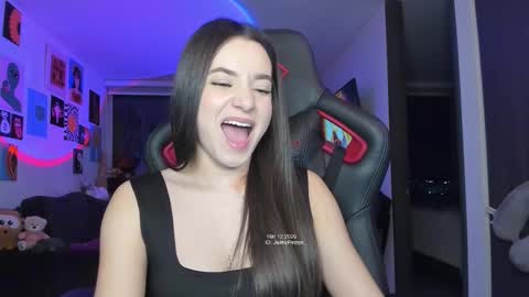 Snapshot of julidavila chatting on March 2026 01:34:02 AM Jeimy Help me to reach 100 thumbs up online show from March 2026 01:34:02 AM