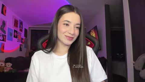 Snapshot of julidavila chatting on March 2026 01:22:01 AM Jeimy Help me to reach 100 thumbs up online show from March 2026 01:22:01 AM