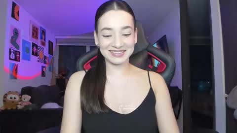 Snapshot of julidavila chatting on March 2026 12:58:02 AM Jeimy Help me to reach 100 thumbs up online show from March 2026 12:58:02 AM