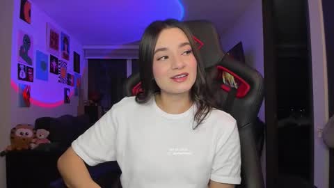 Snapshot of julidavila chatting on March 2026 01:42:02 AM Jeimy Help me to reach 100 thumbs up online show from March 2026 01:42:02 AM