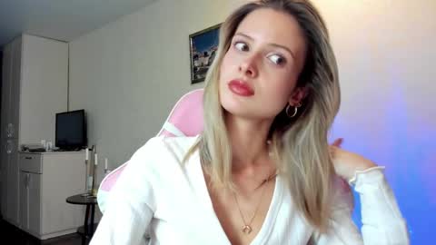 Julie online show from October 2025 03:19:02 PM