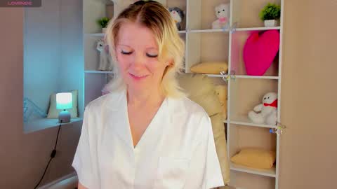 Julie Lucasss online show from February 2026 12:18:02 AM