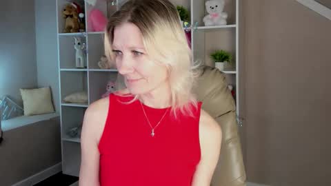 Julie Lucasss online show from March 2026 12:38:01 AM