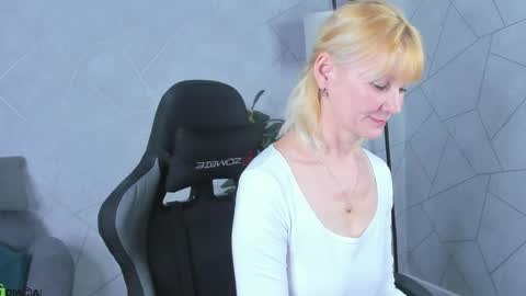 Julie Lucasss online show from April 2026 12:45:02 AM