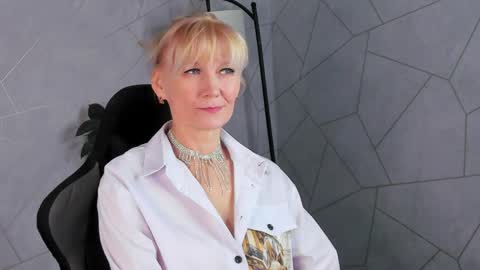 Julie Lucasss online show from April 2026 01:12:01 AM