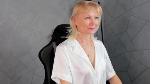 Julie Lucasss online show from May 2026 12:59:02 AM