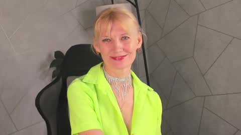 Julie Lucasss online show from May 2026 12:30:02 AM