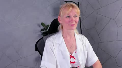 Julie Lucasss online show from May 2026 09:28:02 AM
