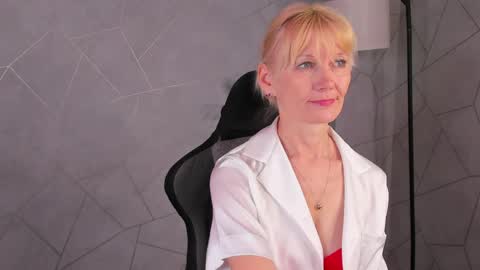 Julie Lucasss online show from May 2026 11:12:03 PM