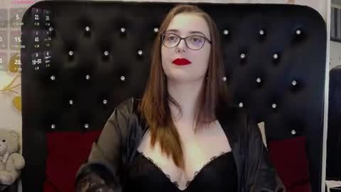 Julia online show from May 2026 05:04:01 AM