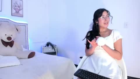 juliee_ross online show from April 2026 12:44:02 PM