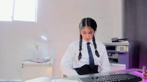 Snapshot of juliee_ross chatting on June 2026 01:21:01 PM juliee_ross online show from June 2026 01:21:01 PM