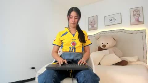 Snapshot of juliee_ross chatting on July 2026 12:31:02 PM juliee_ross online show from July 2026 12:31:02 PM