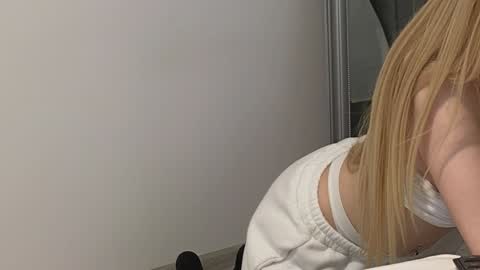 Julia online show from February 2025 12:00:02 AM