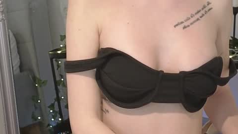 Julia online show from February 2025 01:11:01 AM