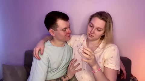 Julie and Thomas online show from March 2026 07:01:01 AM