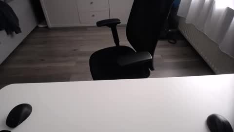 julienneedyou online show from May 2026 08:11:01 AM