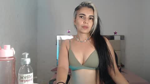 Snapshot of julieta__fox_ chatting on January 2025 10:10:01 AM julieta__fox_ online show from January 2025 10:10:01 AM