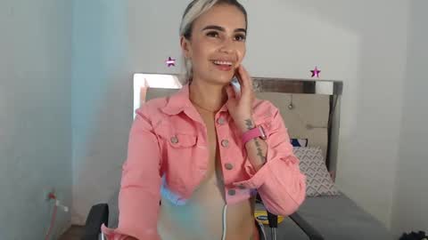 Snapshot of julieta__fox_ chatting on February 2025 08:09:02 AM julieta__fox_ online show from February 2025 08:09:02 AM