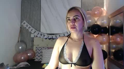 julieta__fox_ online show from April 2026 09:50:01 PM