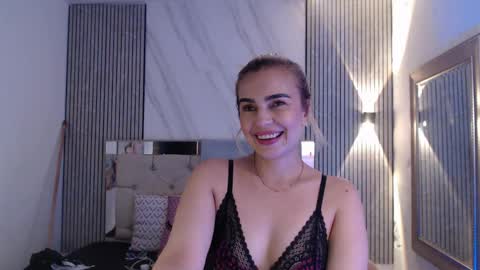 julieta__fox_ online show from April 2026 08:26:02 PM