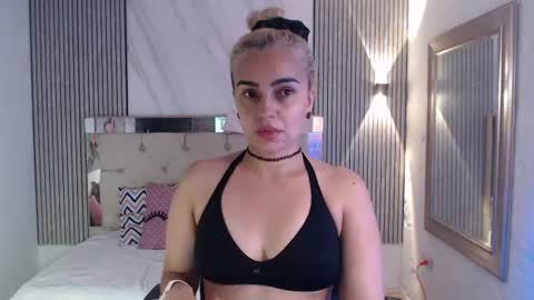 julieta__fox_ online show from June 2026 07:02:02 PM